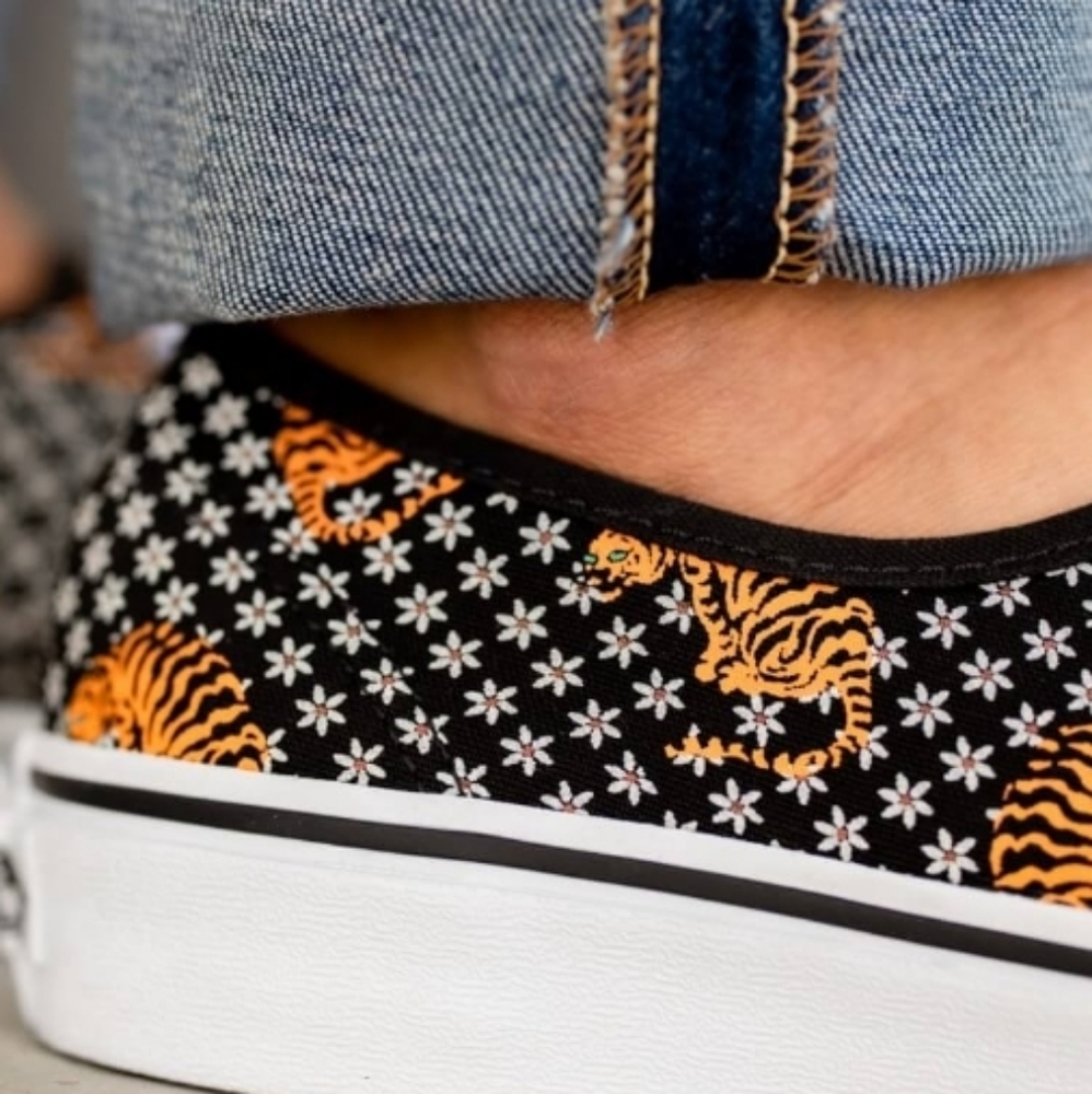 Vans Authentic Tiger Floral Shoes Womens Sneaker - Picture 4 of 7